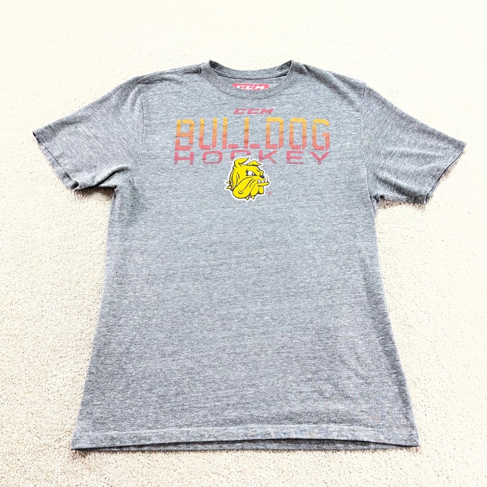 CCM Bulldog Hockey Shirt Mens Medium Short Sleeve Minnesota Duluth Graphic Tee